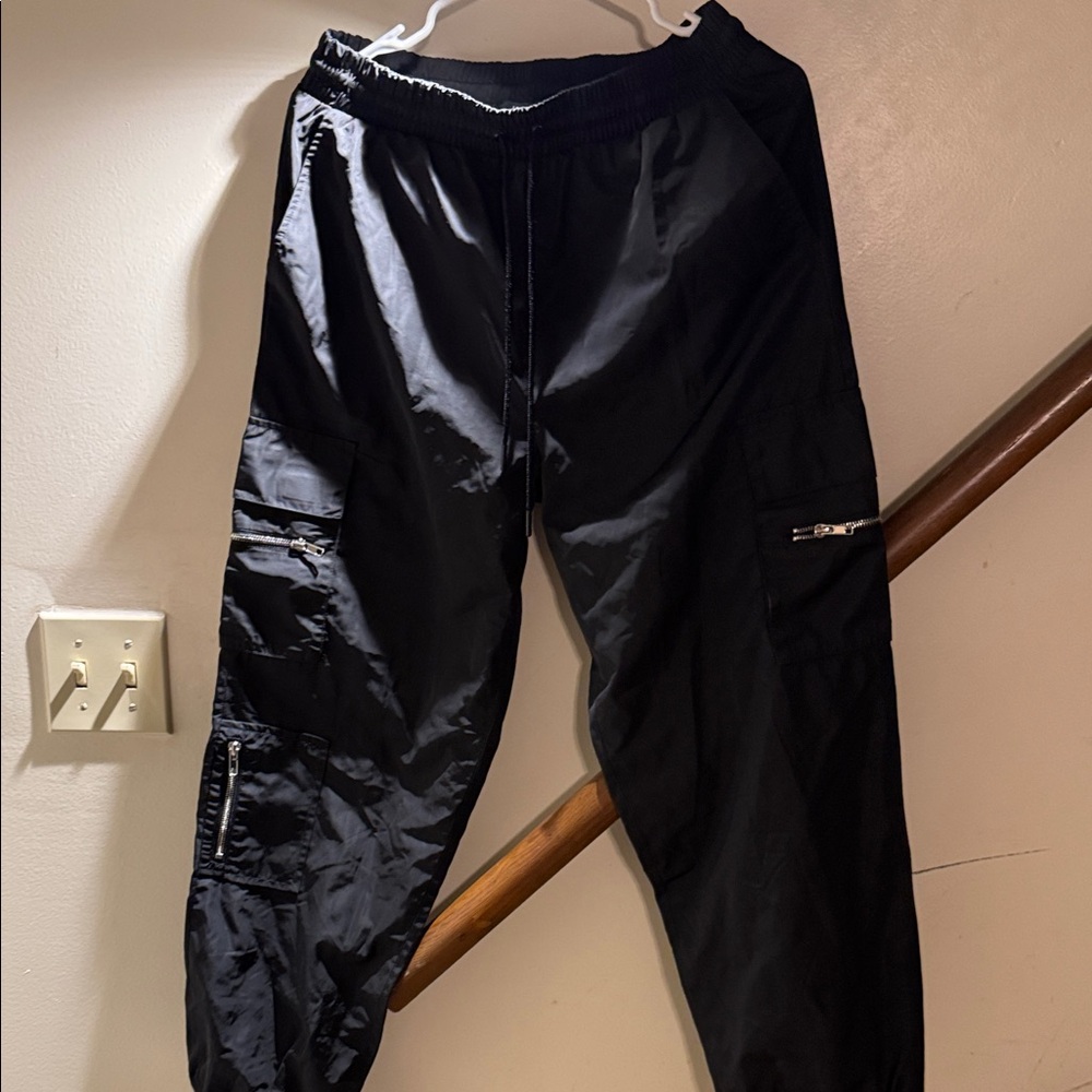 junior girls / women’s size M Black Cargo Pants. Never worn. Without tags